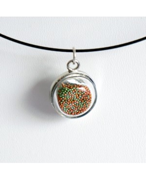 Pendentif en microbilles oranges et vertes Pendentifs sur support métallique