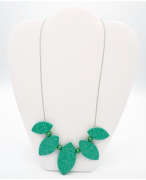 Green mid-length fashion necklace Mid-length necklaces