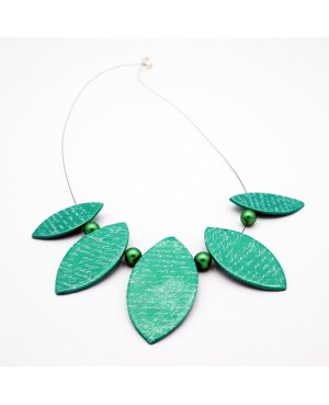 Green mid-length fashion necklace Mid-length necklaces