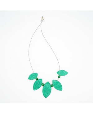 Green mid-length fashion necklace Mid-length necklaces