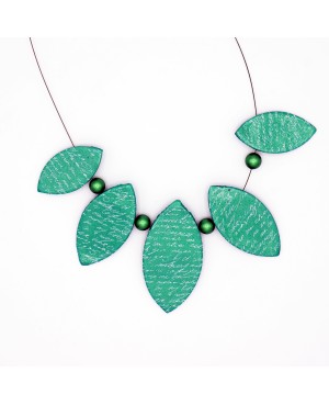 Green mid-length fashion necklace Mid-length necklaces