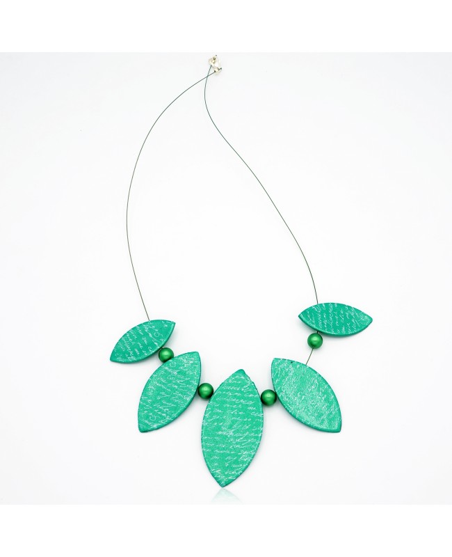 Green mid-length fashion necklace Mid-length necklaces