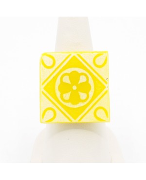 Bague fantaisie carré jaune imitation faïence Bagues gourmandes et en pâte polymère