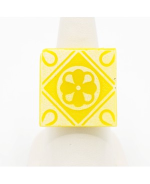 Bague fantaisie carré jaune imitation faïence Bagues gourmandes et en pâte polymère