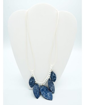 Collier fantaisie mi-long bleu et blanc Colliers mi-longs