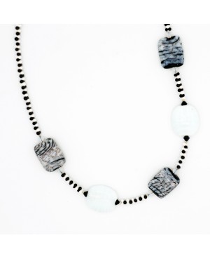 Collier noir et blanc ras-le-cou entièrement réalisé à la main Colliers ras-le-cou