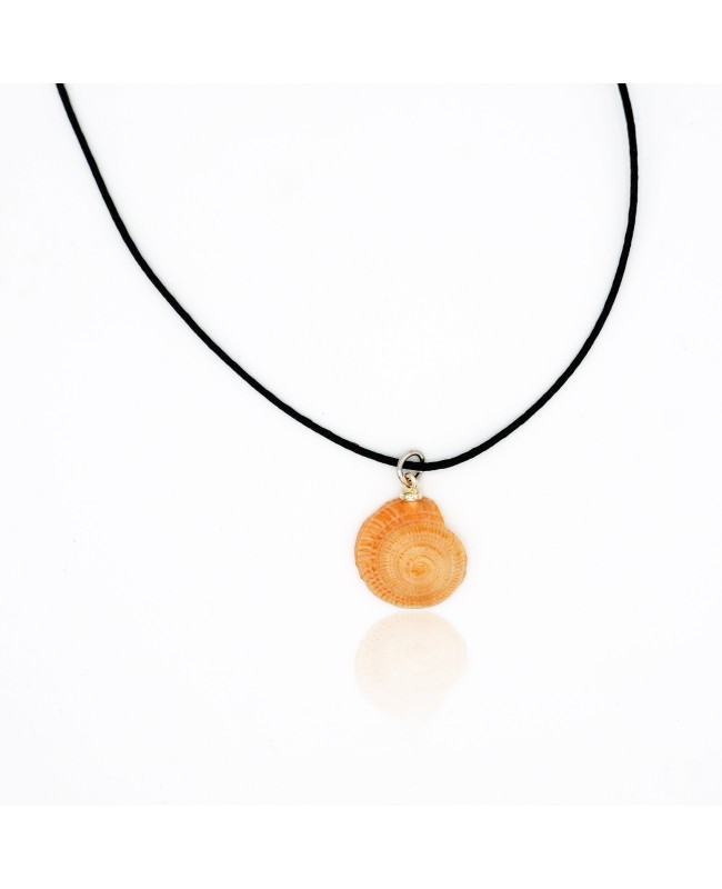 Collier avec un pendentif coquillage escargot Colliers mi-longs