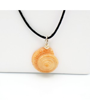 Collier avec un pendentif coquillage escargot Colliers mi-longs