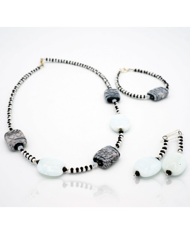Parure collier, bracelet et boucles d'oreilles noir et blanc Parures