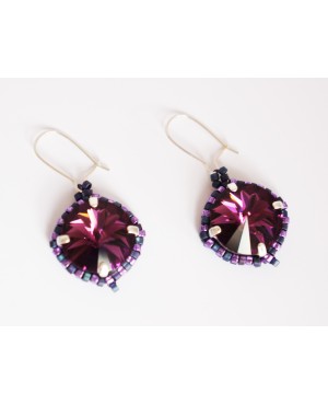 Boucles d'oreilles violettes avec cabochon et perles tissées Boucles d'oreilles