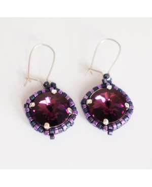 Boucles d'oreilles violettes avec cabochon et perles tissées Boucles d'oreilles