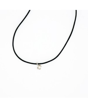 Pearly bead pendant on leather cord – Silver-toned metal choker necklace for women