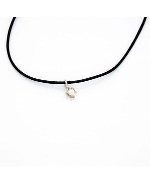 Pearly bead pendant on leather cord – Silver-toned metal choker necklace for women