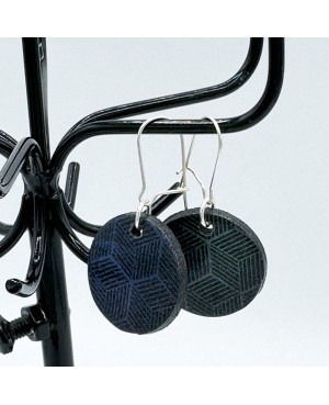 Boucles d’oreilles géométriques bleu nuit en argile polymère - Les Bijoux du Nibou