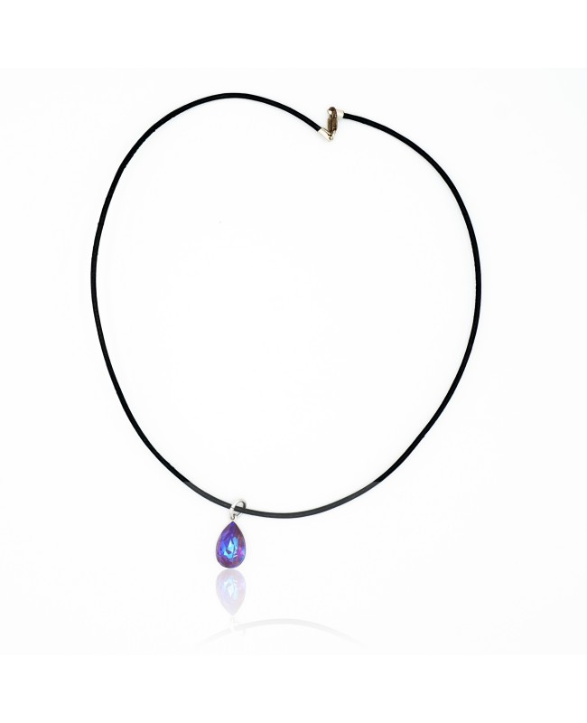 Pendentif goutte iridescent bleu-violet avec cordon noir ras-le-cou