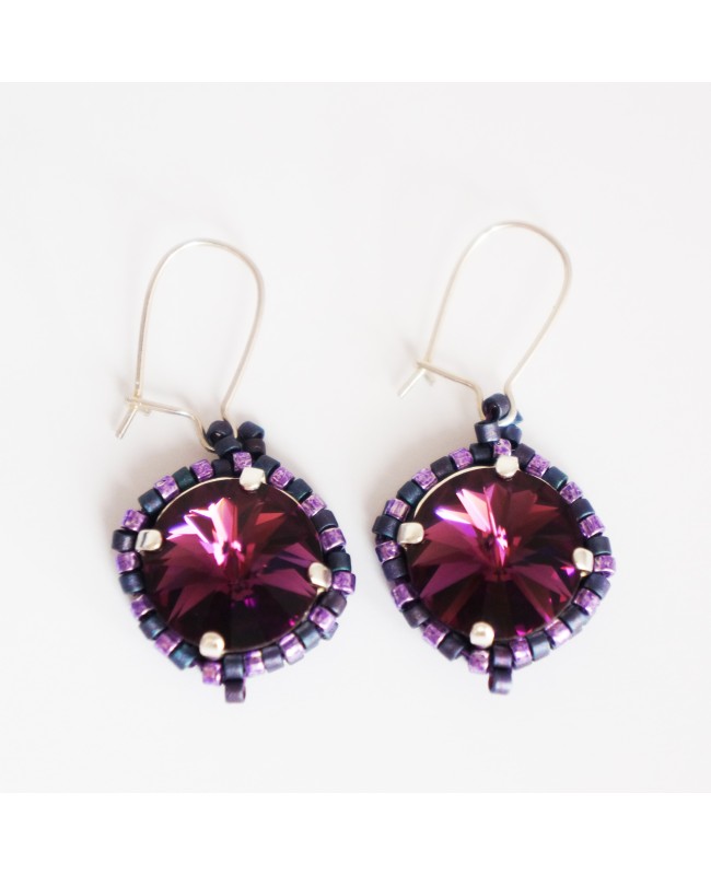 Petites boucles d'oreilles rondes violettes en perles de cristal et délicas